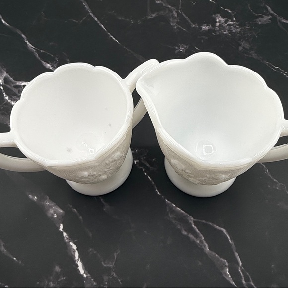 Vintage Imperial Glass Pot Of Roses Milk Glass Creamer & Sugar - Picture 1 of 13